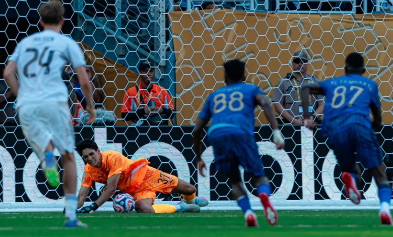 ياسين بونو حارس الهلال