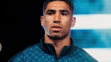 أشرف حكيمي لاعب باريس سان جيرمان الفرنسي