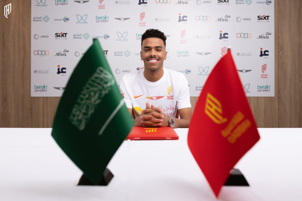 مصعب الجوير لاعب الهلال السابق