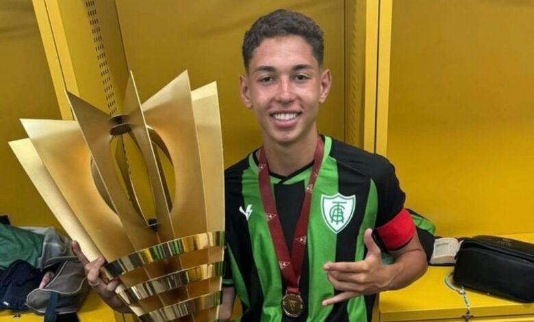 غوستافو ألفيس لاعب الأهلي للرديف