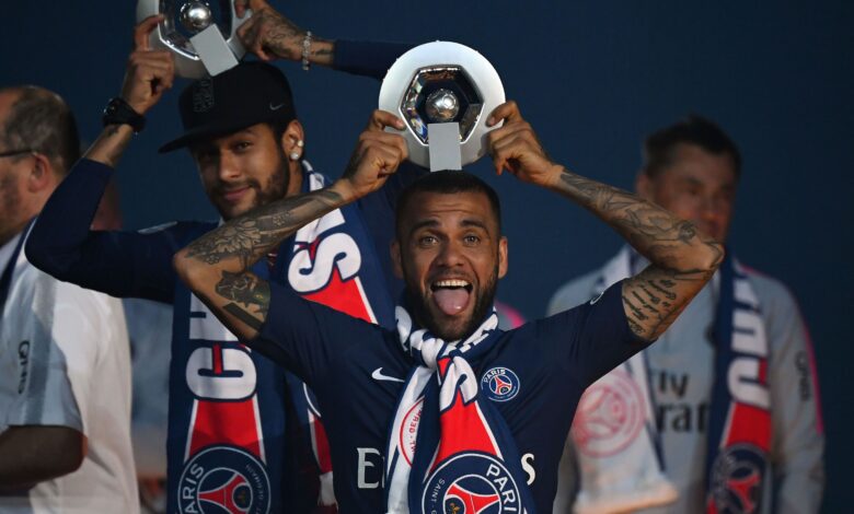 داني ألفيس يقترب من عودة مفاجئة إلى الملاعب- getty