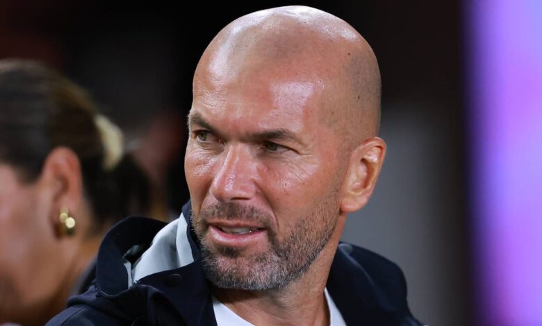 مرشح لخلافة جوارديولا في مانشستر سيتي .. زين الدين زيدان يحسم موقفه من العمل في الدوري الإنجليزي- getty