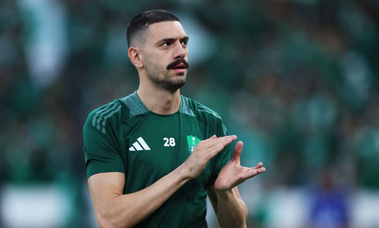 ميريح ديميرال يوجّه رسالة مؤثرة عقب تجديد عقده مع الأهلي