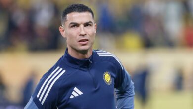 قميص رونالدو يشعل حماس معجبه في الفتح-Getty