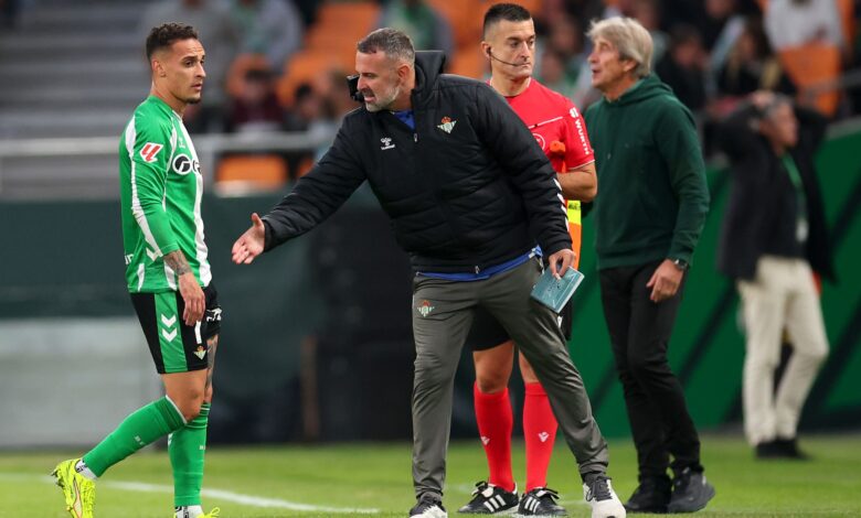 أنتوني يثير قلق ريال بيتيس بعد عرجه قبل مواجهة برشلونة