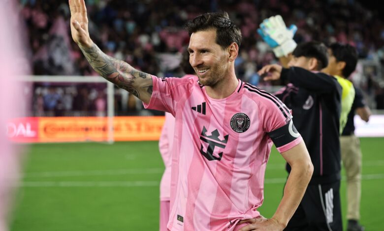 ميسي يكشف عن علاقته بسكالوني ويثني على تأثير جوارديولا