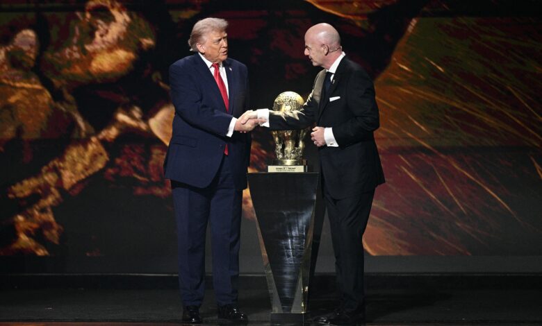 فيفا يمنح دونالد ترامب أول جائزة سلام في تاريخه(getty)