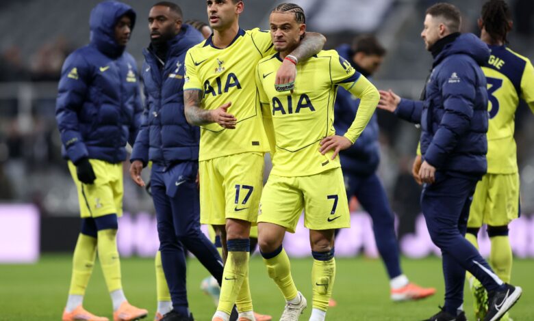 صافرات الاستهجان تدفع فيكاريو للتفكير بالرحيل عن توتنهام