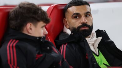 آرني سلوت يبقي محمد صلاح بديلاً للمباراة الثانية على التوالي