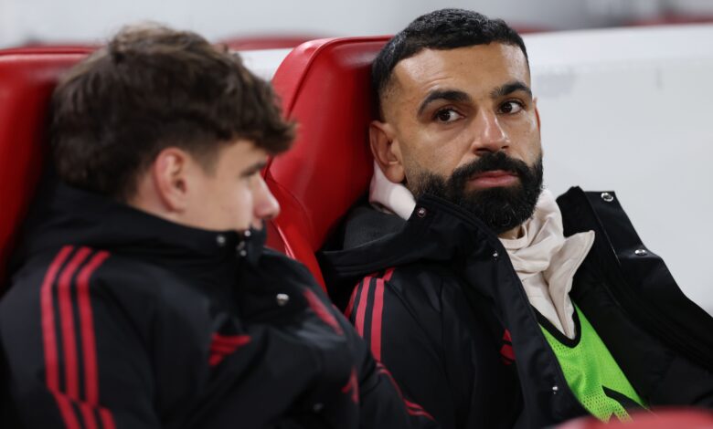 آرني سلوت يبقي محمد صلاح بديلاً للمباراة الثانية على التوالي