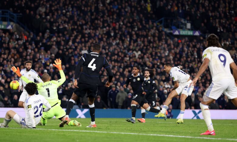 ليدز يتفوق على تشيلسي 3-1 في إيلاند رود