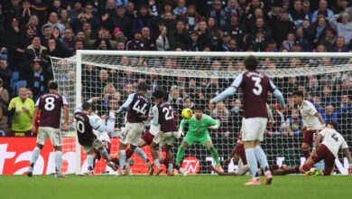 أستون فيلا يسقط آرسنال بفوز درامي.. ويقدم هدية للسيتي(getty)