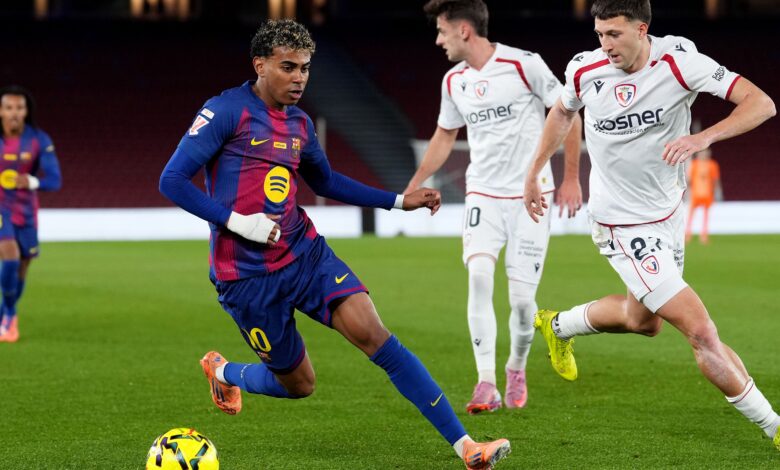 رافينيا يقود برشلونة لفوز صعب على أوساسونا-Getty