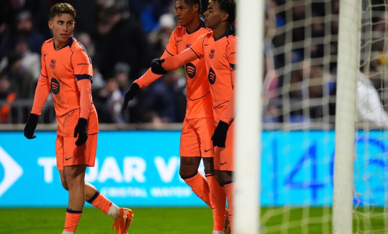 توريس يقود هجوم برشلونة أمام فياريال- getty