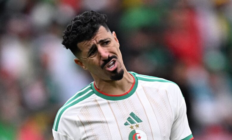 فيديو | بغداد بونجاح يتجاهل زملائه بعد فوز الجزائر على السودان .. والكشف عن السبب!- getty