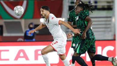 عين على الحكم | خطأ فادح منعه من طرد حارس نيجيريا.. حرم تونس من الأفضلية وتسبب في إصابة نجم الأهلي!- getty
