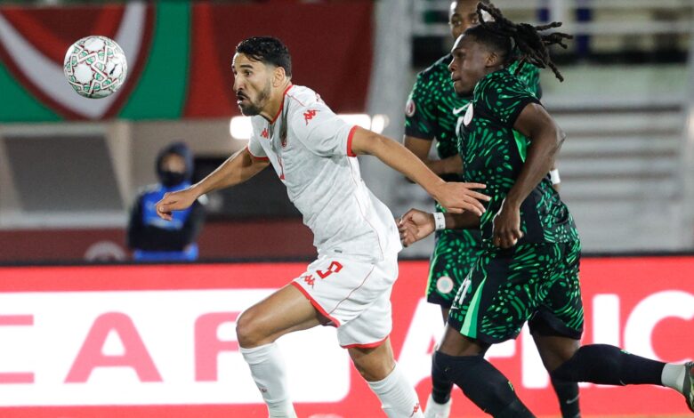 عين على الحكم | خطأ فادح منعه من طرد حارس نيجيريا.. حرم تونس من الأفضلية وتسبب في إصابة نجم الأهلي!- getty