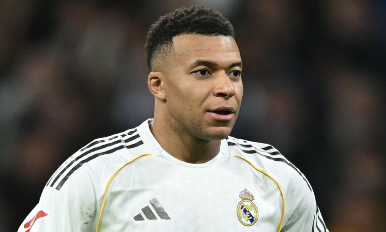 في محاولة لتصحيح المسار.. نادي "كان" المملوك لمبابي يعين نجم آرسنال ومانشستر سيتي السابق مديرًا فنيًا- getty