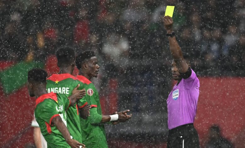 عين على الحكم | إصابة قاسية في الكاحل! .. حرمان الجزائر من أفضلية عددية أمام بوركينا فاسو- getty