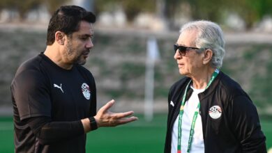 أحمد حسن يوجّه رسالة قبل مصر×الإمارات وينفي ترحيل شريف