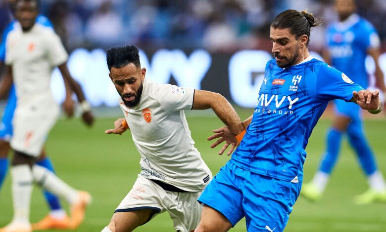 الهلال يتعاقد مع سلطان مندش ويحدد بديل عبدالحميد