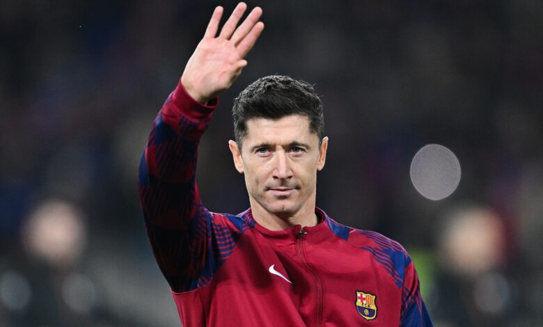 ليفاندوفسكي وفلاهوفيتش: صفقات الإنقاذ لبرشلونة والهلال