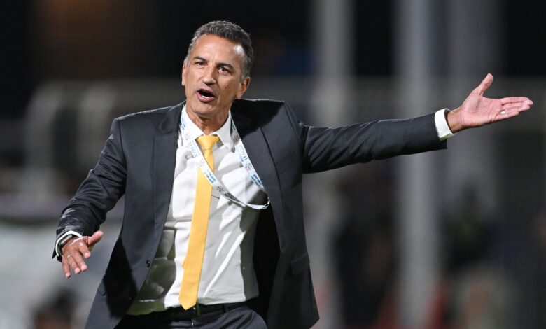 شاموسكا يتهم التحكيم بسرقة فوز الأهلي