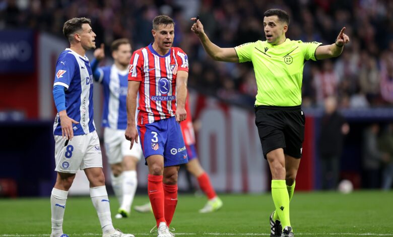 الليغا تكسر العادة وتكلف فيردورا بديربي كتالونيا