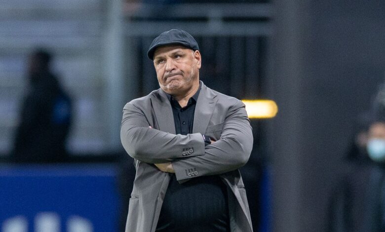 بن زكري: تراجع الأهلي عن التعاقد قاد للهبوط