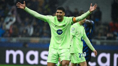 برشلونة يضم رونالد أراوخو لقائمة كأس السوبر