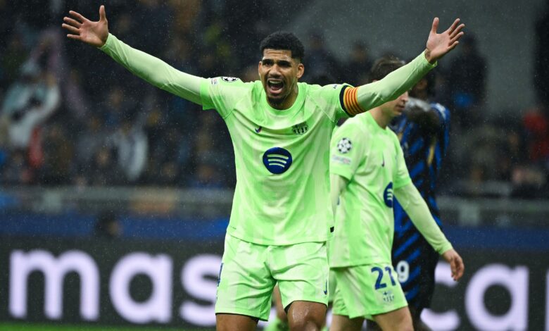 برشلونة يضم رونالد أراوخو لقائمة كأس السوبر