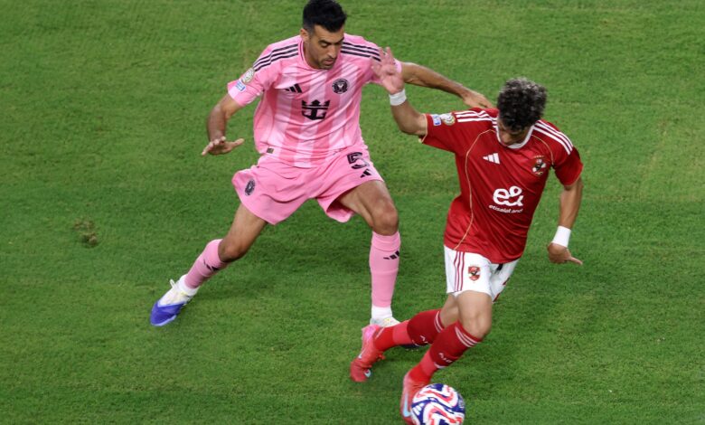 إمام عاشور يغيب عن تدريبات الأهلي بعد قرار العقوبة