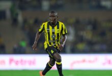 كانتي يعرقل حكم مباراة الاتحاد والفتح في لقطة طريفة