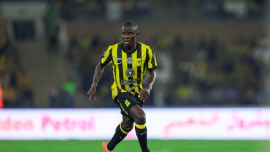 كانتي يعرقل حكم مباراة الاتحاد والفتح في لقطة طريفة