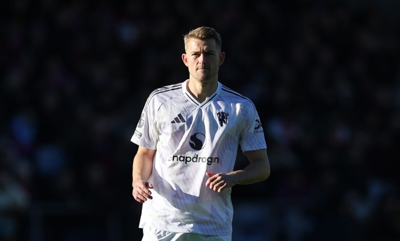 دي ليخت.. لعنة المدربين تلاحق نجم يونايتد