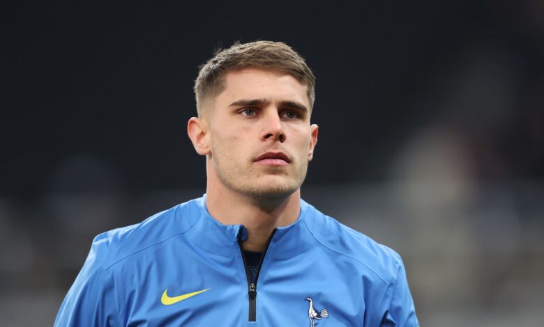 برشلونة يضع ميكي فان دي فين هدفًا سريًا