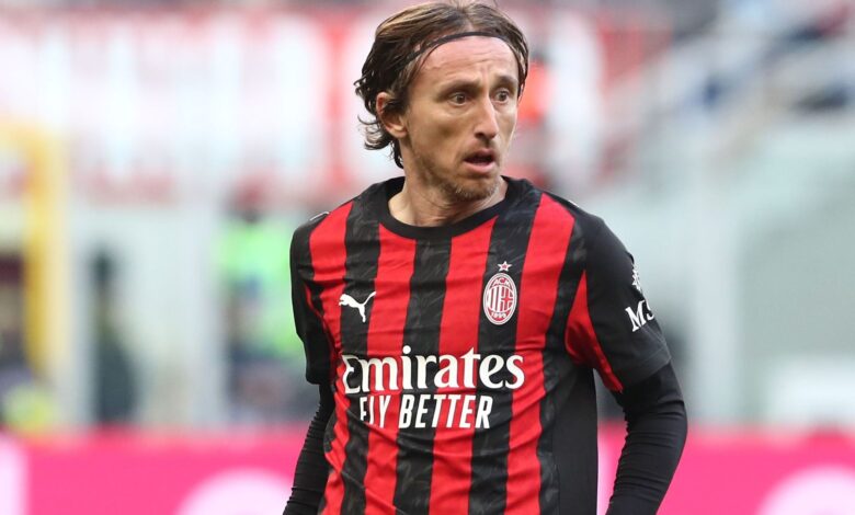 مودريتش يقود ميلان إلى صدارة السيري آ