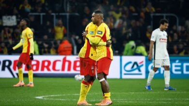 سعود عبد الحميد يقود لانس إلى صدارة الدوري الفرنسي