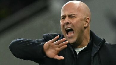 آرني سلوت ينتقد التحكيم بعد تعادل ليفربول