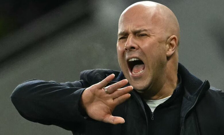 آرني سلوت ينتقد التحكيم بعد تعادل ليفربول