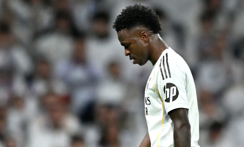 جدل تحكيمي: تدخل مزدوج يمنع ركلة جزاء لفينيسيوس