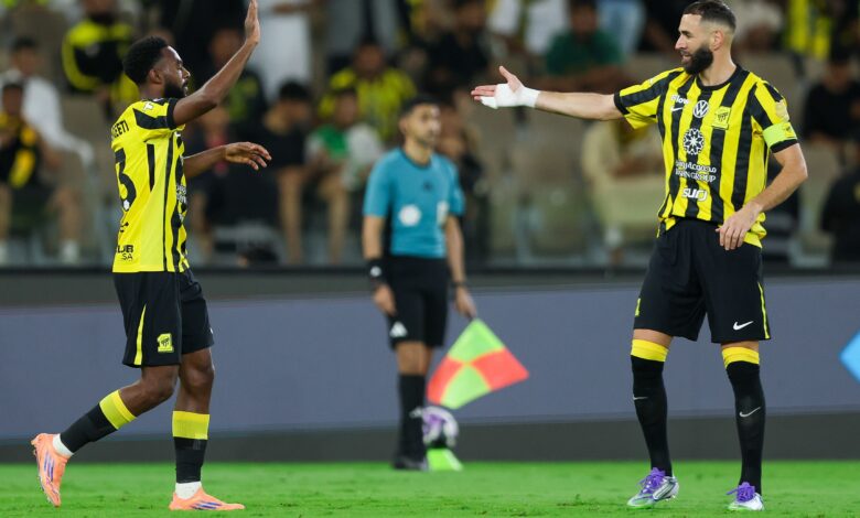 بنزيما يقود الاتحاد بهاتريك ويكسر رقماً تاريخياً