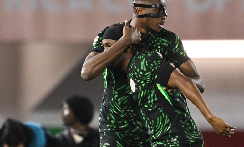 أوسيمين يثير الجدل في معسكر نيجيريا قبل الجزائر
