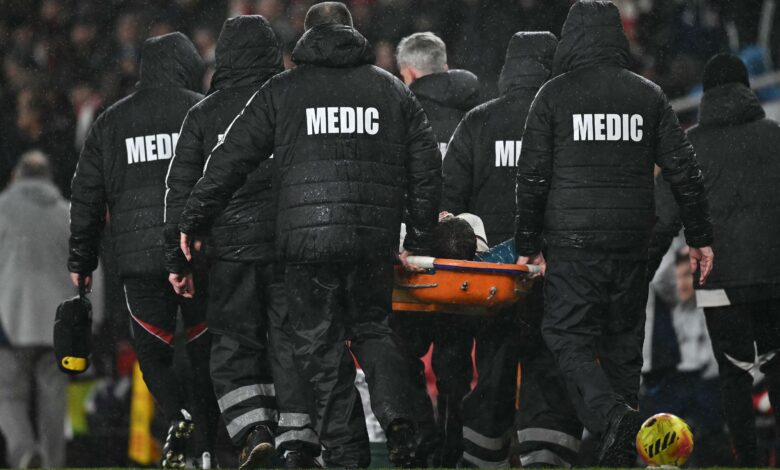 دفع مارتينيلي لبرادلي المصاب يثير جدلاً كبيراً