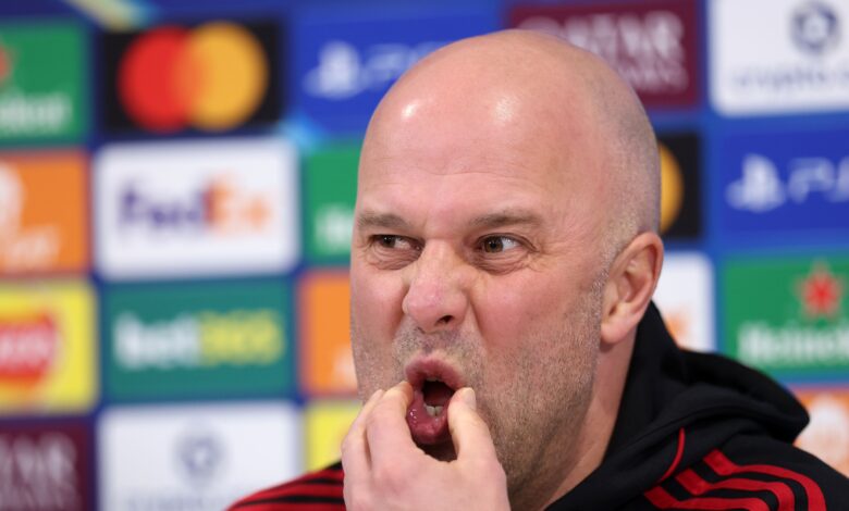 جيرارد: سلوت تحت ضغط لكنه يحظى بدعم ليفربول