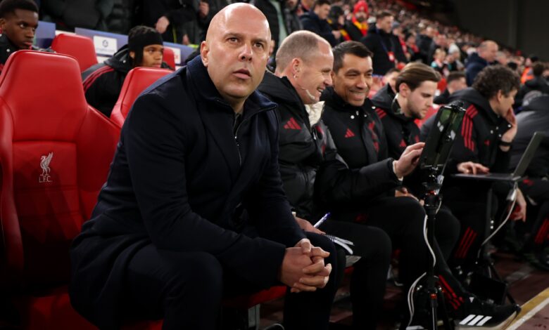 ليفربول يستفسر عن دومفريس لتعويض إصابة فريمبونج