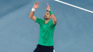 ديوكوفيتش إلى نهائي أستراليا بعد فوز ماراثوني على سينر