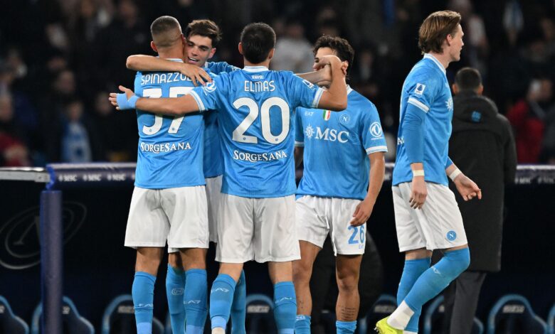 نابولي ينتصر على فيورنتينا 2-1 في الدوري الإيطالي