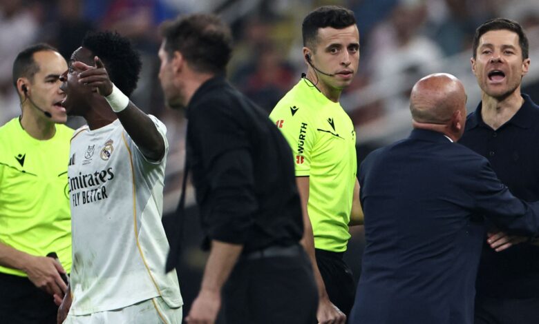 تيباس يعلق على مشادة فينيسيوس وسيميوني والكلاسيكو