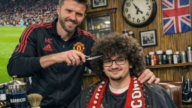 مشجع مانشستر يونايتد.. هل يتحول الدوري الإنجليزي إلى صالون حلاقة بسبب شعر فرانك إليت؟